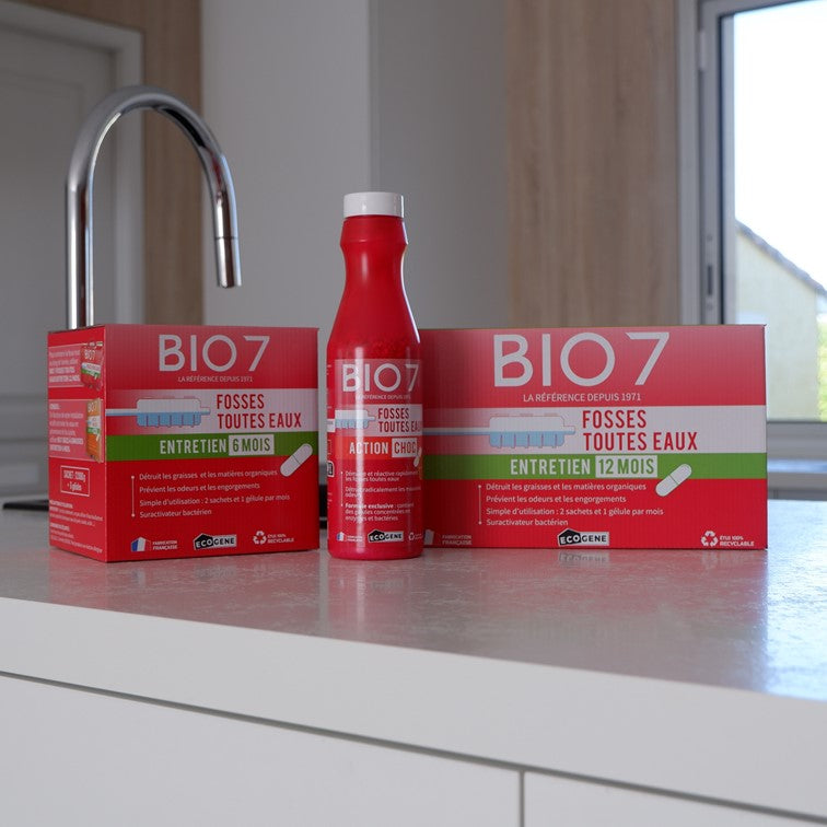 Photo du trio de produits de la gamme FOSSES TOUTES EAUX de la marque BIO 7 - étui entretien 6 mois, étui entretien 12 mois, et flacon action choc.